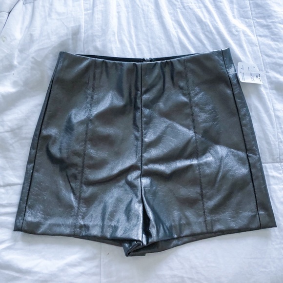 Metallic High Waisted Shorts - Picture 2 of 4